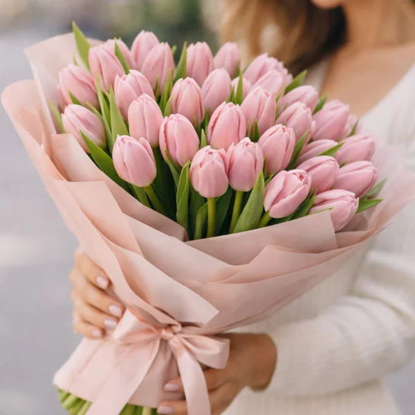С любовью - букет из розовых тюльпанов