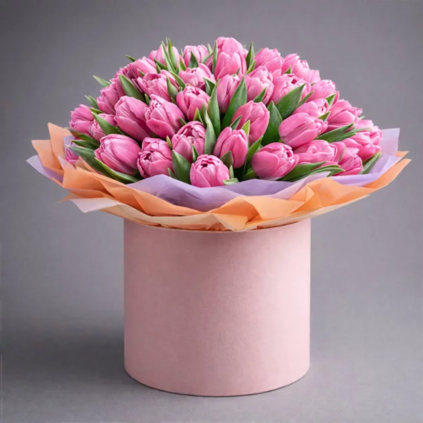 Розовое сафари - шляпная коробка с тюльпанами